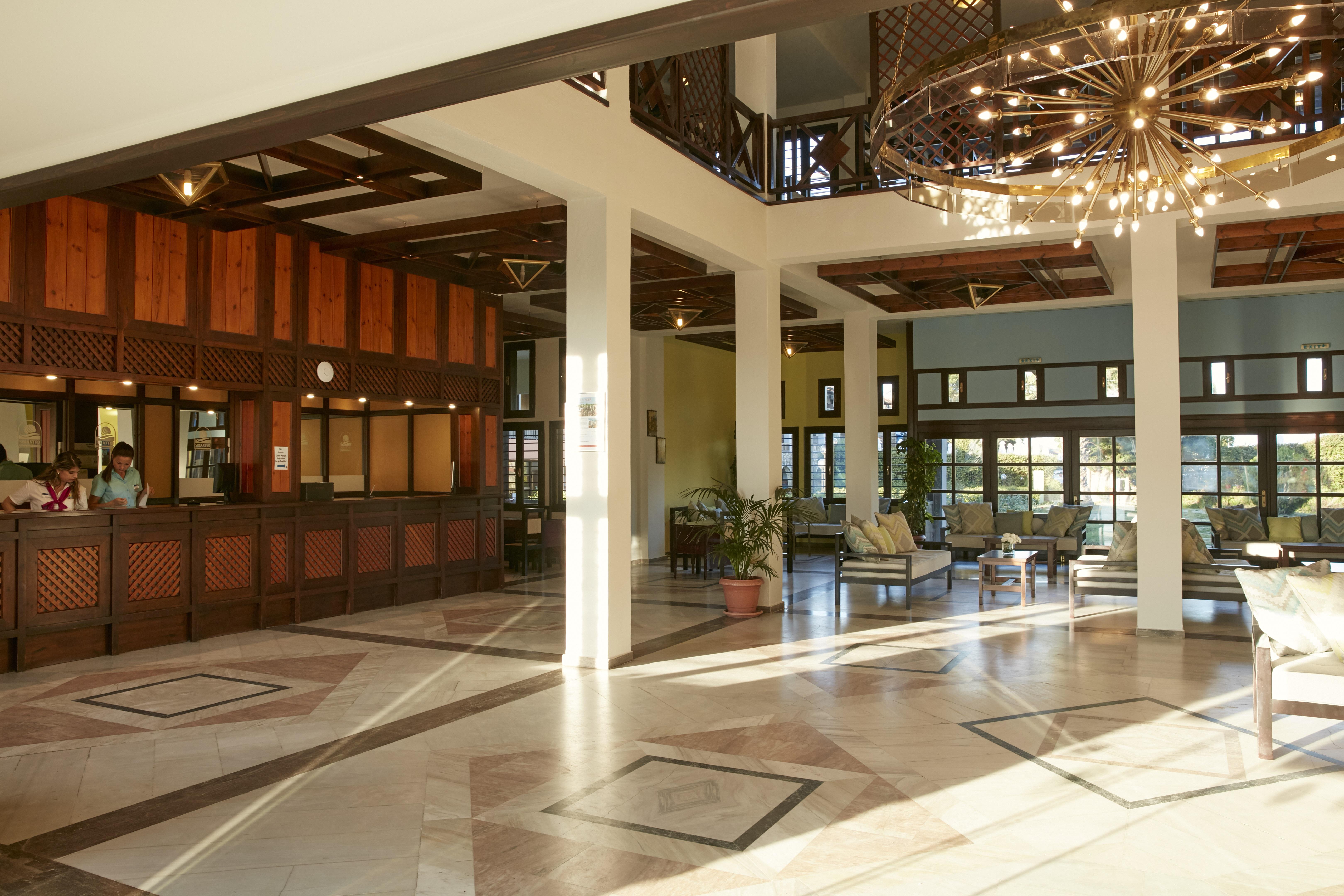 Simantro Beach Sani  Esterno foto Lobby