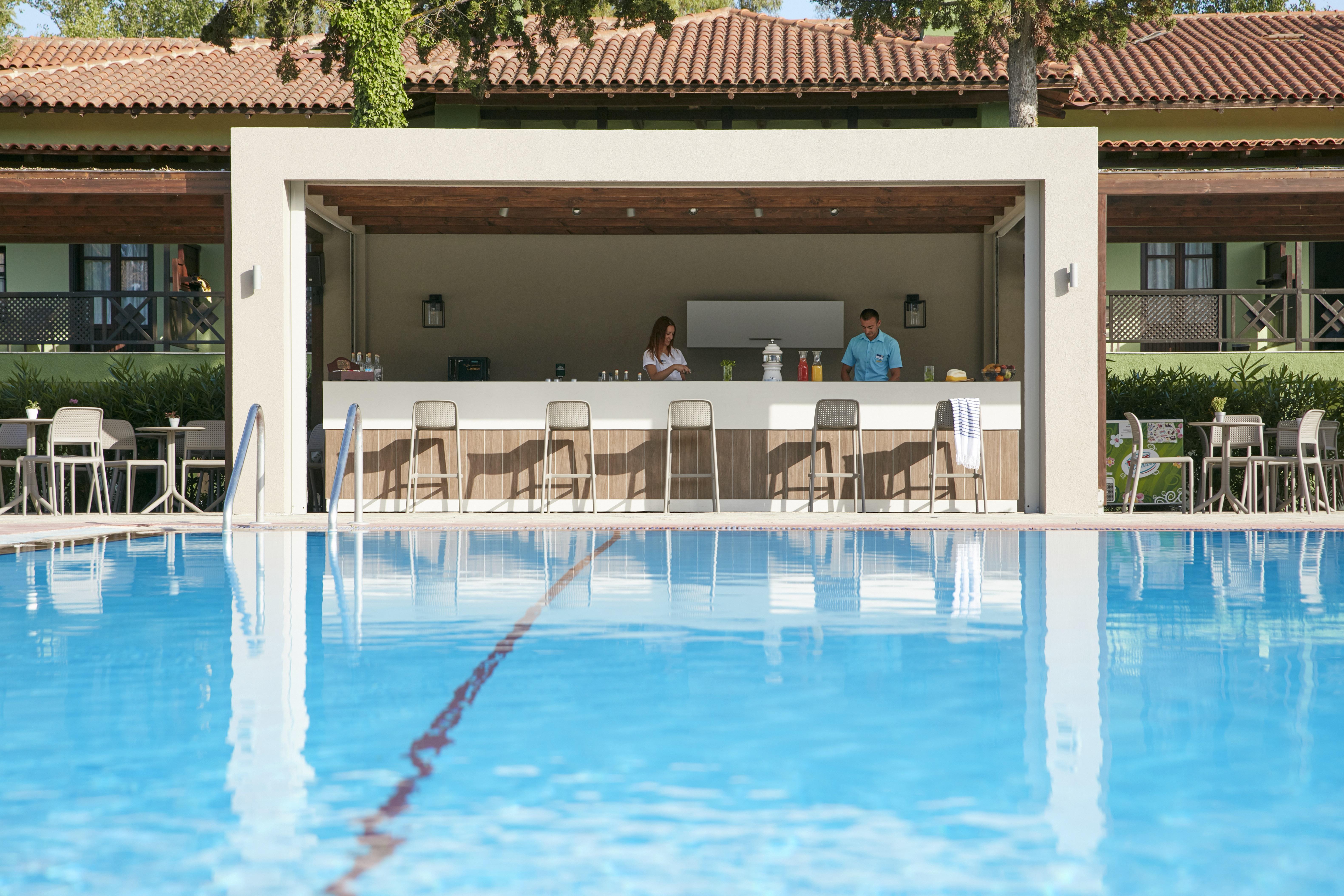 Simantro Beach Sani  Esterno foto Pool bar