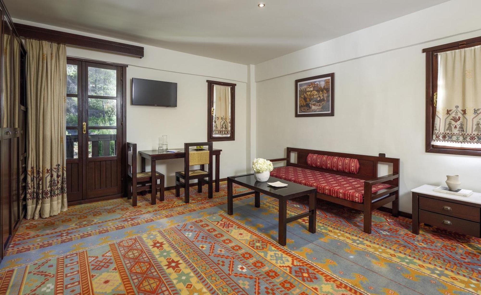 Simantro Beach Sani  Camera foto A living room in a hotel