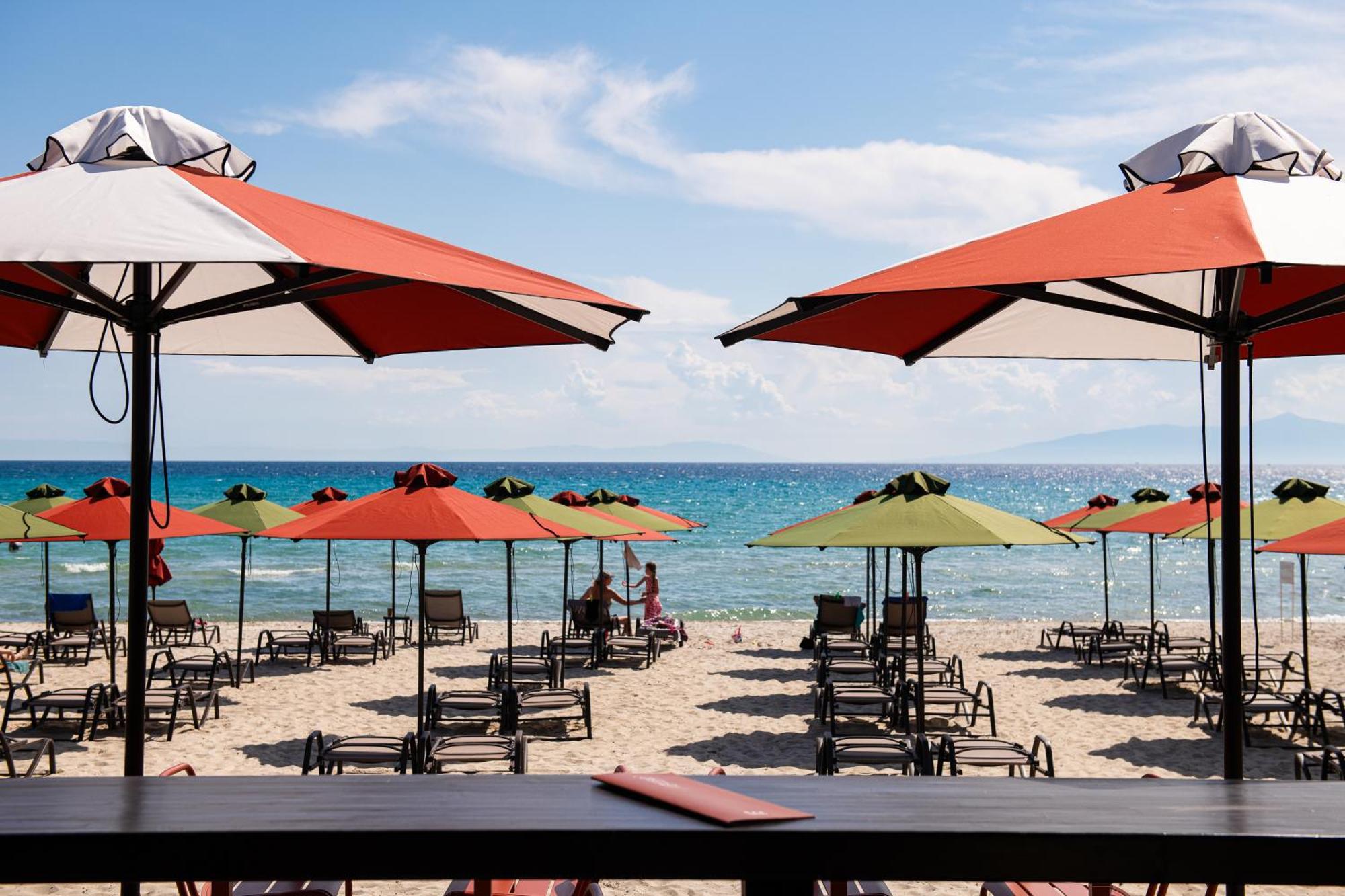 Simantro Beach Sani  Esterno foto Beach at the Hilton